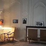 La Maison Des Echevins Bed & Breakfast 3*