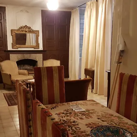 ベッド・アンド・ブレックファスト La Maison Des Echevins