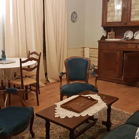 La Maison Des Echevins Bed & Breakfast 3*