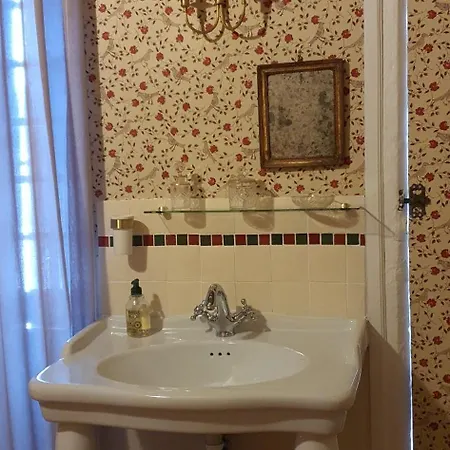 ベッド・アンド・ブレックファスト La Maison Des Echevins Vabres-l'Abbaye