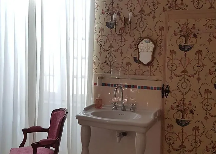 Alojamento de Acomodação e Pequeno-almoço La Maison Des Echevins 3*